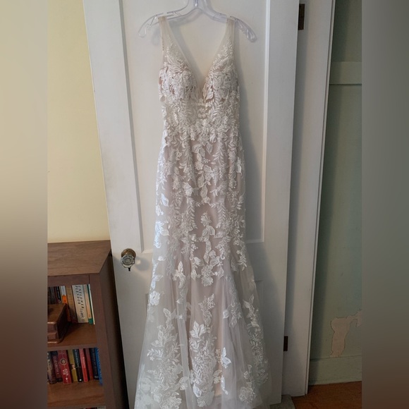 Maggie Sottero Greenley Wedding Dress size 4 (ivory over soft nude) - Picture 5 of 16